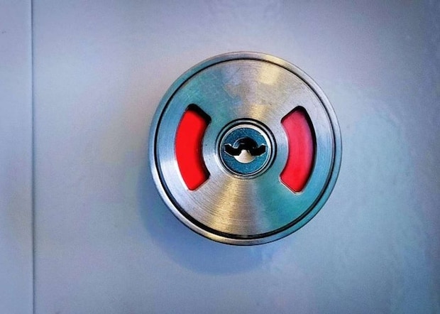 温泉のトイレにて（画像はphotoAC）