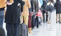 「ディズニーの行列からトイレのためにいったん離脱。戻って並びなおそうとしたら、後ろに並んでいた人が...」(東京都・40代女性)