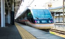 「特急『しなの』の揺れで酔ってしまった私。2席使って休んでいると、強面の男が『おい、姉ちゃん...』」（神奈川県・50代女性）