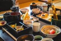 「落ち着いて食べられないでしょう」高級旅館での食事中、じっとできない幼い息子に中年の男性客が...（東京都・40代男性）