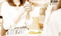 ママ友に誘われお茶に行ったら、始まったのは「勧誘」　30分以上話を聞き続けたところで、奥の席のOLが...