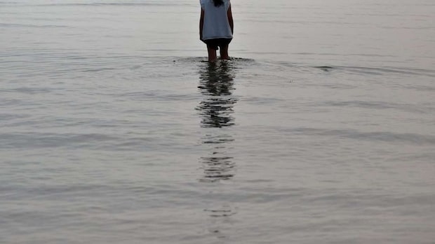 溺れてしまおうか、と思っていた（画像はphotoAC）