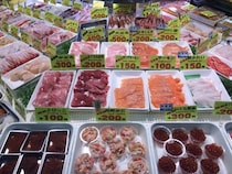 北海道旅行で財布を盗まれた私。市場で土産を買えずにいると、店の人が「ご飯を買って、持って来い」（50代男性）
