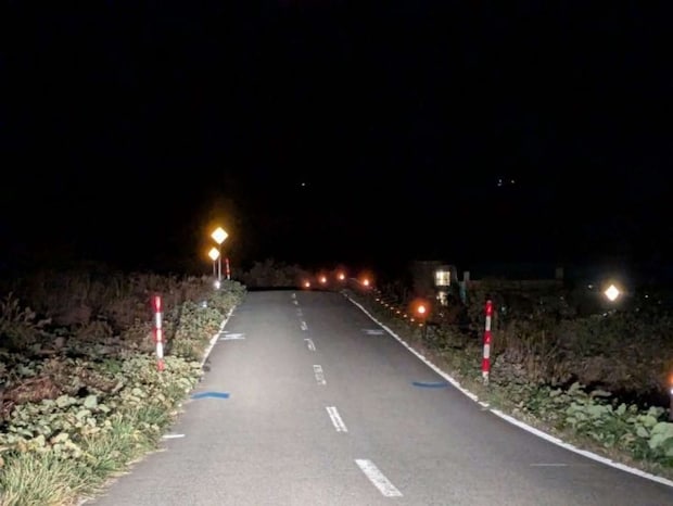 真っ暗な道を歩くことになり...（画像はphotoAC）