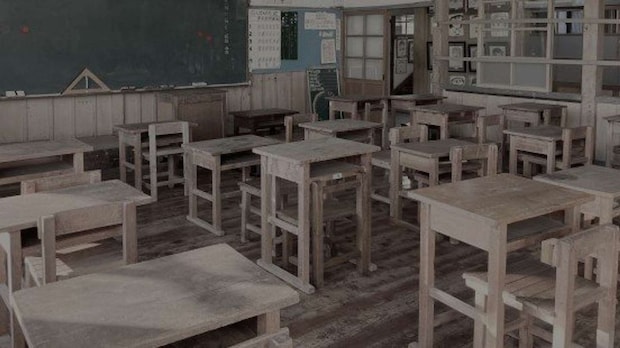 修学旅行の日、教室で(画像はphotoAC)