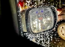 「高校生の娘がゲリラ豪雨に襲われ、木の下で雨宿り。そこへ通りかかった男性が車から降りてきて...」（栃木県・40代女性）