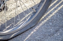 通勤中に自転車がパンクし、知らない人の家に置かせてもらうことになった私。帰りに取りに行くと、なんと...（東京都・40代女性）