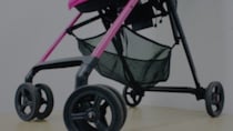 妊娠中に1歳娘を連れ、ベビーカーを持ち混雑してる電車に乗車。ドア付近に立ってたら、スーツの男性客が（埼玉県・30代女性）