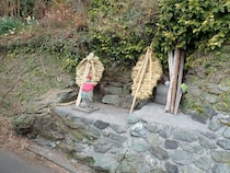 愛媛県の村境には〝巨大な草履〟が吊るされている　誰が何のために？謎の風習の目的を探る