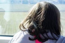 4歳次女が新幹線で、隣の乗客の駅弁をガン見。制する間もなく、乗客がご飯を一口食べると（茨城県・50代女性）