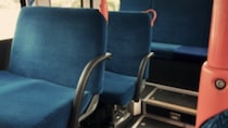 娘の保育園の先生と並んで乗った路線バス。育児についての弱音を吐くと、先生が一瞬黙ってから...（京都府・40代女性）