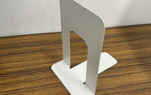 白いブックスタンド