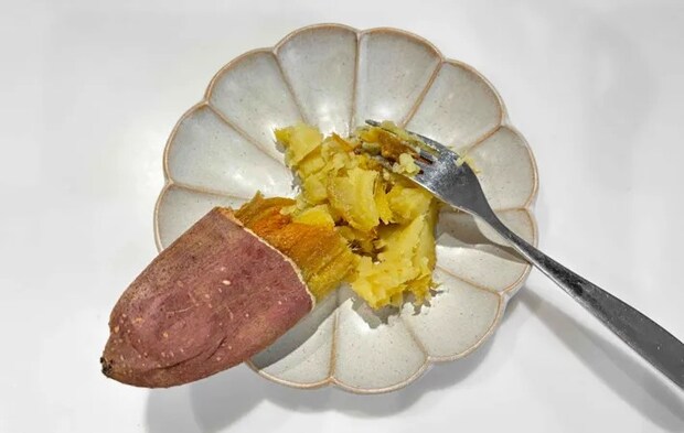 『焼き芋トースト』を作る写真（撮影：エニママ）