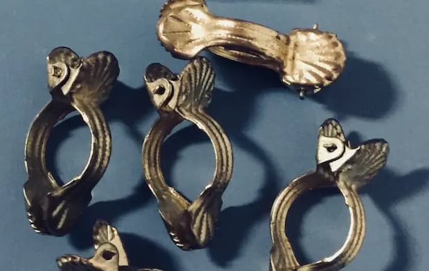 ゴールドのカーテンクリップ