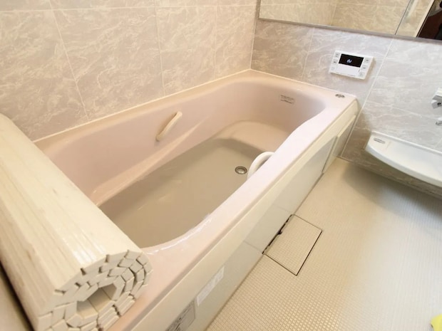 床をゴシゴシしても落ちないなら? 掃除法に「すぐ真似する」「助かる」