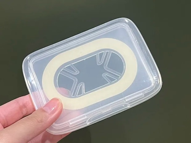 『写真が入るウエットシートのフタ』の写真（撮影：grape編集部）