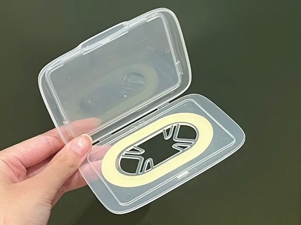 『写真が入るウエットシートのフタ』の写真（撮影：grape編集部）