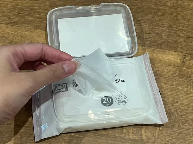 『写真が入るウエットシートのフタ』の写真（撮影：grape編集部）