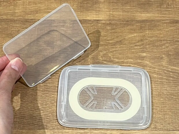 ダイソーで買った『ウエットシートの蓋』が、なぜか透明で…　その使い方にびっくり！