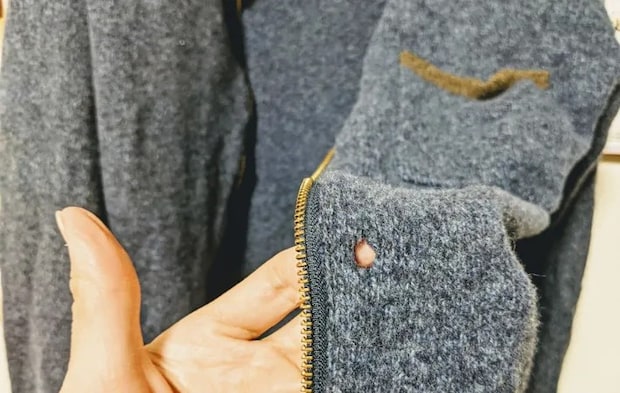 セーターの虫食い