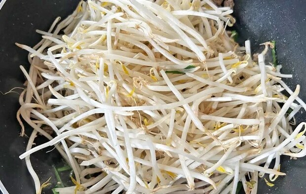 『もやしあんかけ』を作る写真（撮影：エニママ）