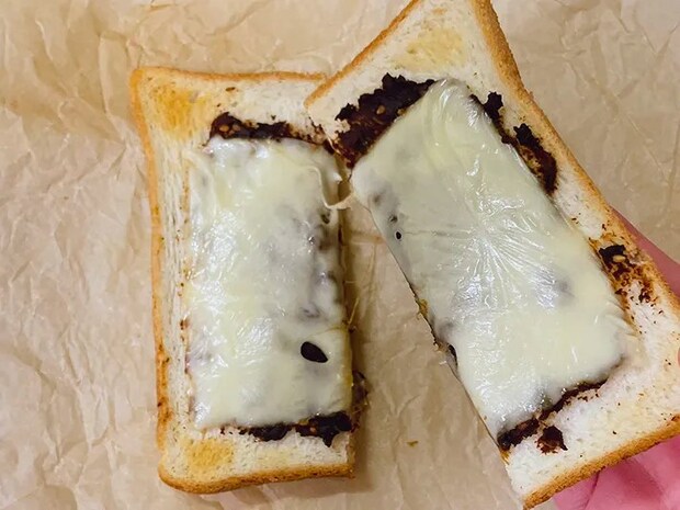 カットしたトースト（撮影：grape編集部）