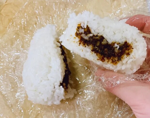 おにぎりの断面（撮影：grape編集部）