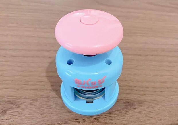 『本当に作れる！ミニミニ缶バッジメーカーマスコット』（撮影：grape編集部）