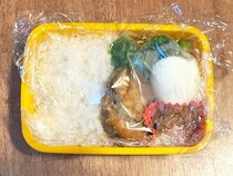 弁当にラップ1枚被せると？　思わぬ効果に「変わらない」「ビックリ」【弁当の裏技】