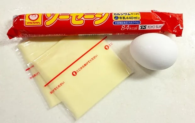 『ソーセージとチーズの卵巻き』の材料写真（撮影：エニママ）