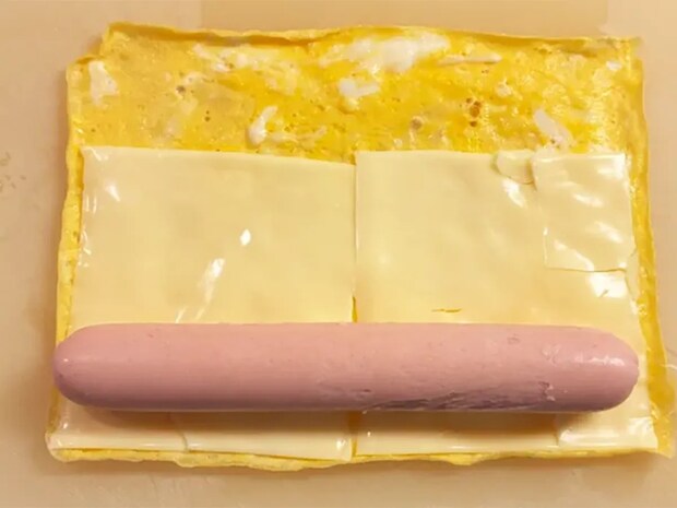 魚肉ソーセージを巻くと…？　玉子焼きの断面に「子供が喜んだ」「超かわいい」