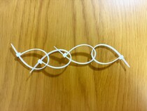 【収納術】ダイソーで買った結束バンド　輪っかにしてつなげると…「え、すごい！」「とても助かる」