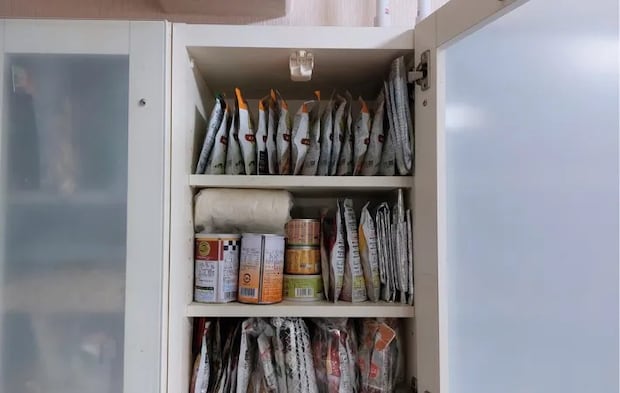 ストックを収納している棚