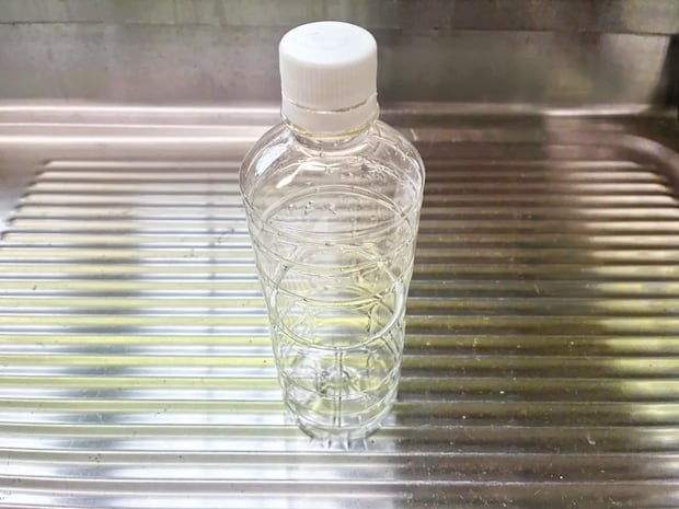 ペットボトルをとっておいて！　『小さな穴』を開けるだけで…「超便利！」「いざという時に役立つ」【災害対策】