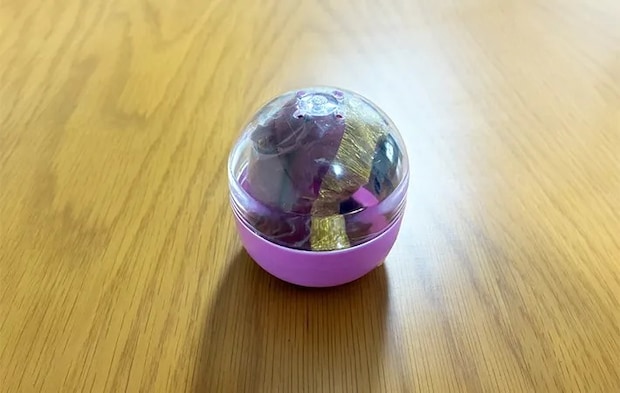 カプセルトイの『なりきり力士』（撮影：grape編集部）