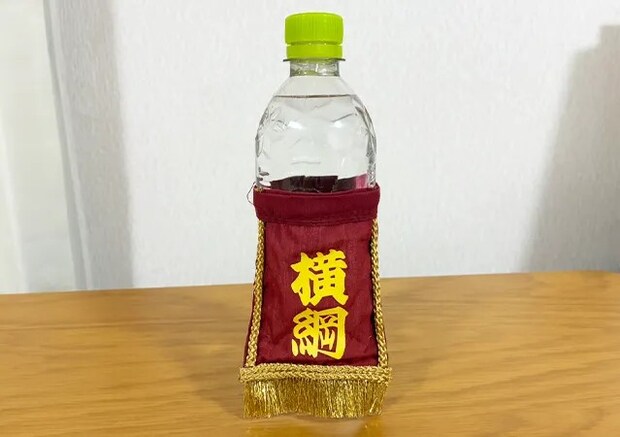 カプセルトイの『なりきり力士』（撮影：grape編集部）