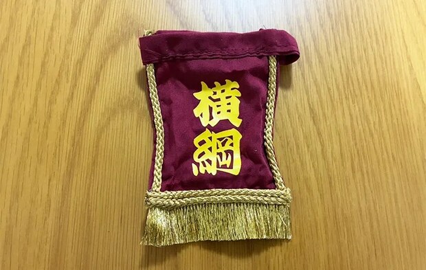 カプセルトイの『なりきり力士』（撮影：grape編集部）