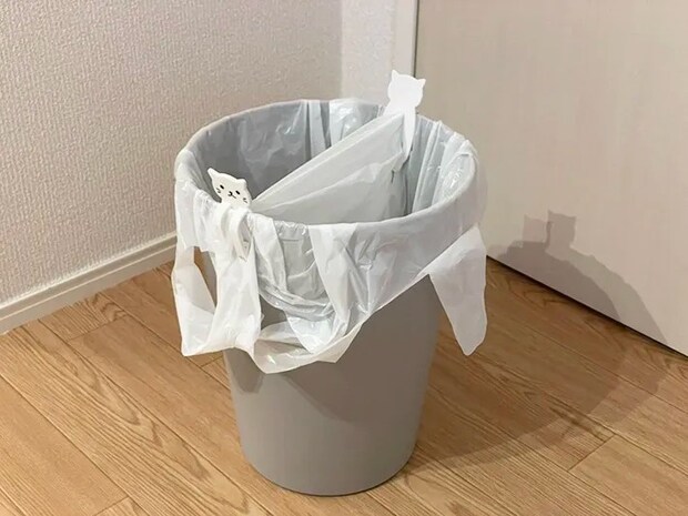 『ねこ型ごみ袋ストッパー2個組』の写真（撮影：grape編集部）