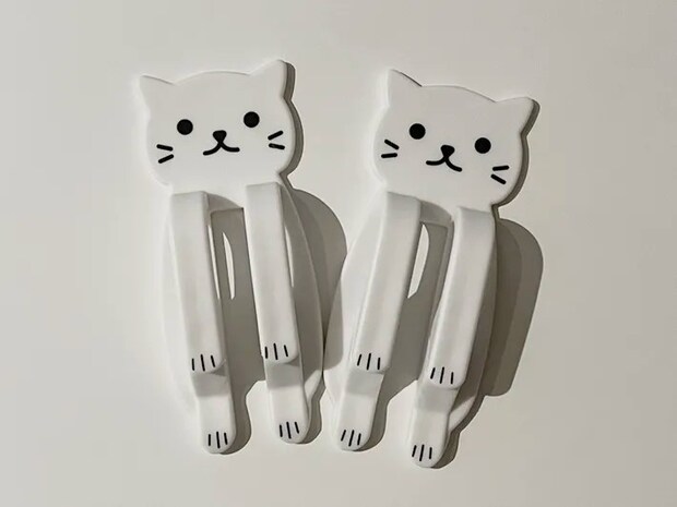 『ねこ型ごみ袋ストッパー2個組』の写真（撮影：grape編集部）