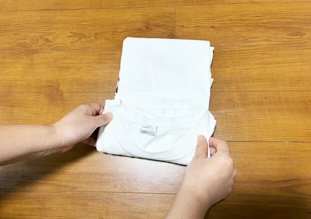 Tシャツのたたみ方（撮影：grape編集部）