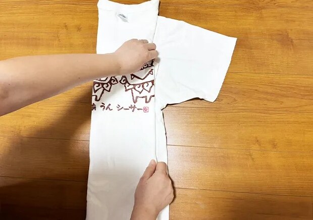 Tシャツのたたみ方（撮影：grape編集部）