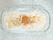 耐熱容器にごはんを入れて？　5分後にできた簡単リゾットに「満足感がすごい！」」