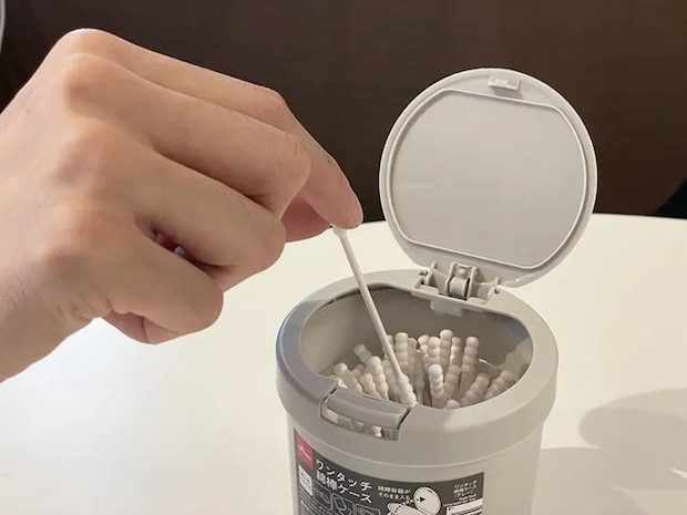 『ワンタッチ綿棒ケース』の写真（撮影：grape編集部）
