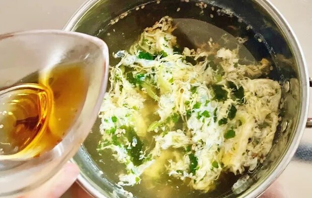 『混ぜ込み中華風スープ』を作る写真（撮影：エニママ）