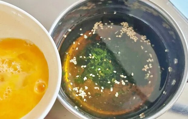 『混ぜ込み中華風スープ』を作る写真（撮影：エニママ）