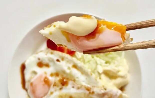 『しょうが焼き風の目玉焼き』の完成写真（撮影：エニママ）