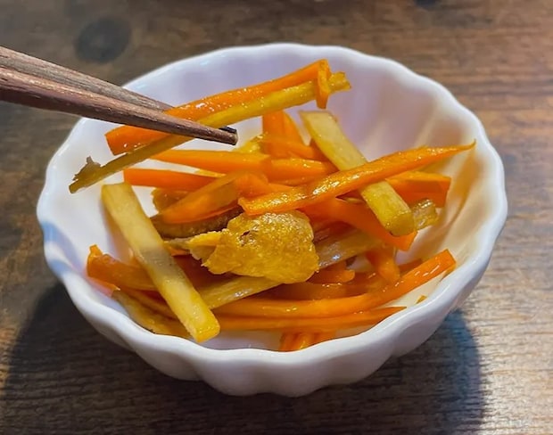 ラー油×サラダ油で作ったきんぴらごぼう（撮影：grape編集部）