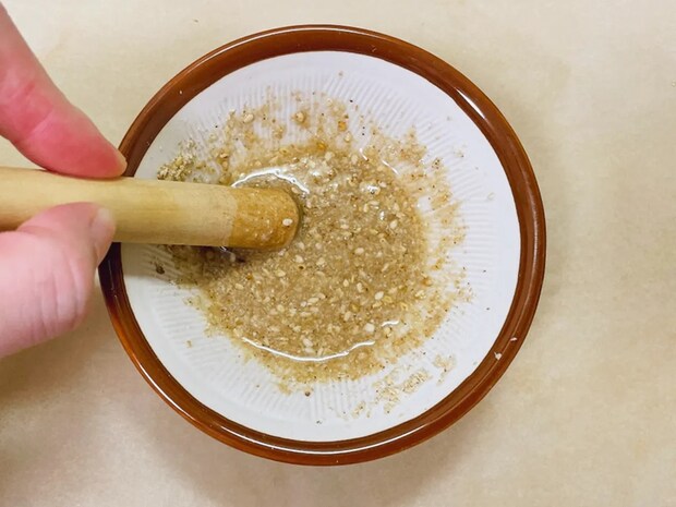 すりゴマにサラダ油を混ぜたら？　できあがったものに「風味豊かでおいしい！」