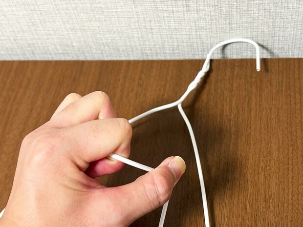 ダイソーのハンガー　折り曲げると…「ハッとした」「キッチンで役立つ」【収納術3選】