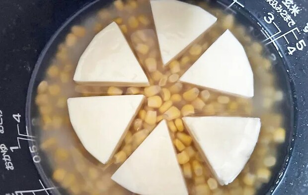 『炊飯器で簡単！「６Ｐ」コーンご飯』を作る写真